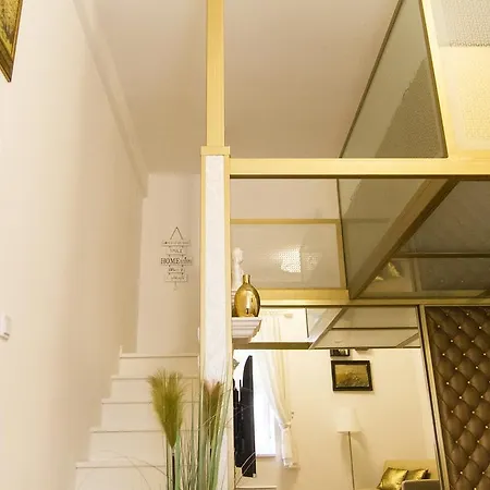 Ava's Champagne Center-andrash Street King Street *