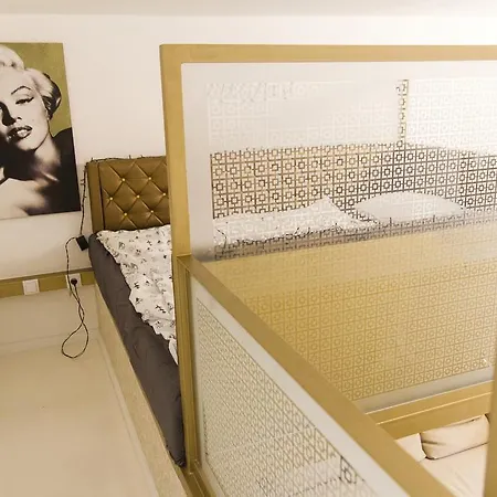 Ava's Champagne Center-andrash Street King Street