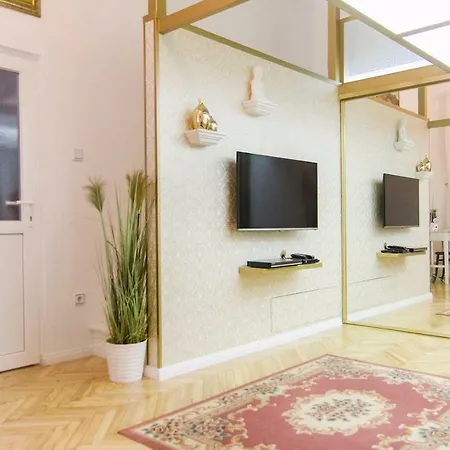 Ava's Champagne Center-andrash Street King Street * בודפשט