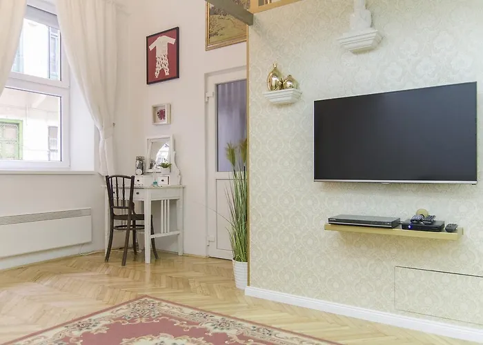 Ava's Champagne Center-andrash Street King Street * Budapeste