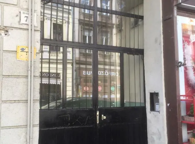 Ava's Champagne Center-andrash Street King Street Apartament *